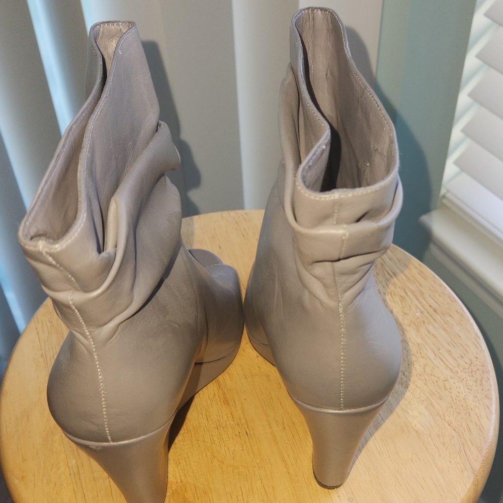 New worn BCBG booties - Picture 5 of 7
